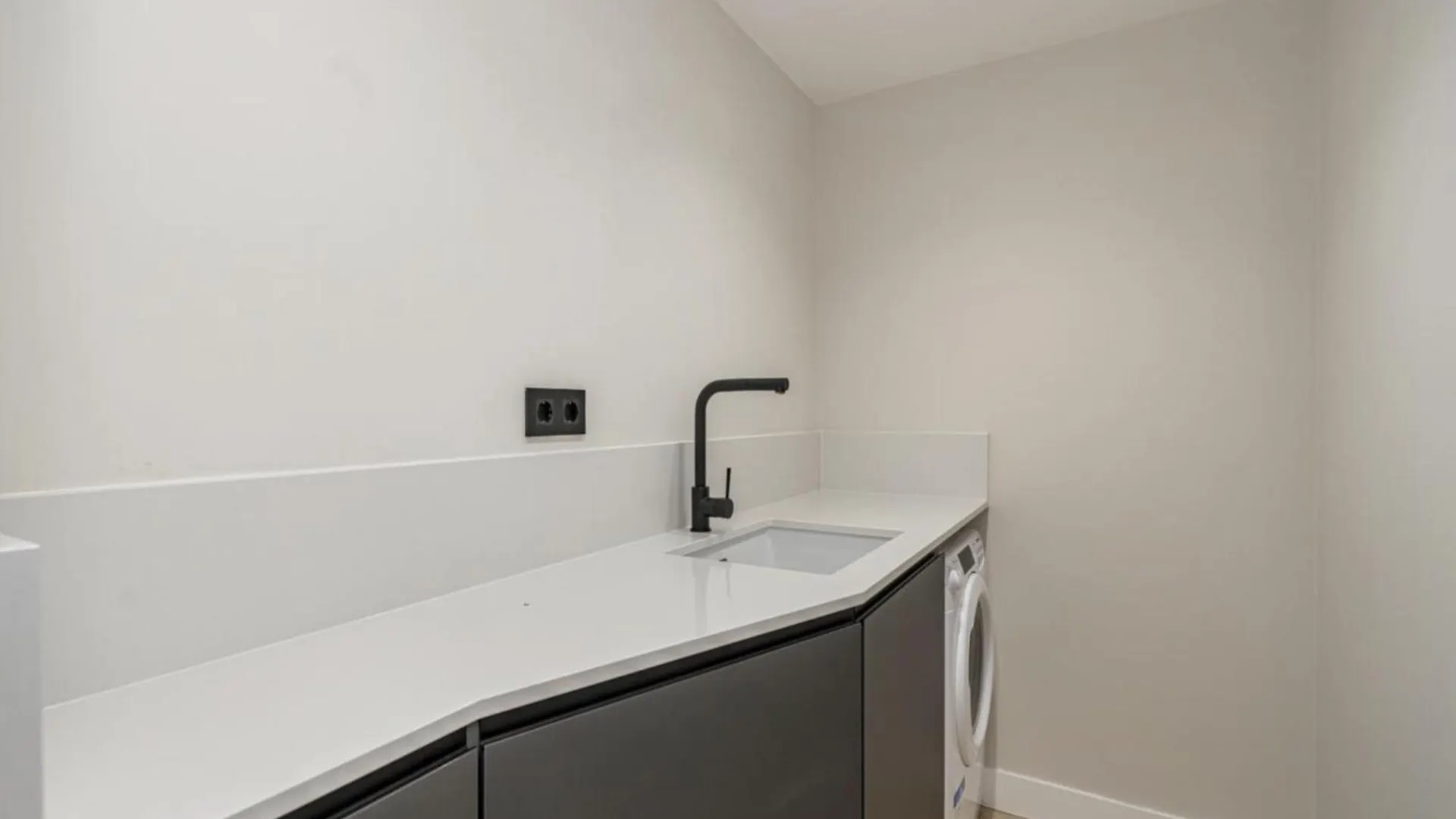 Cosy And Stylish Apartment In A Lively Area Of Róma